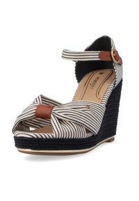 Sandalo con zeppa con tomaia in tessuto a strisce beige e blu navy, cinturino di accentuazione marrone e suola in corda nera intrecciata. Include cinturino alla caviglia regolabile.