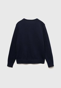 Pulover tricotat bleumarin cu guler rotund, mâneci lungi și manșete cu model canelat. Spatele are o textură netedă și fără elemente de design vizibile.