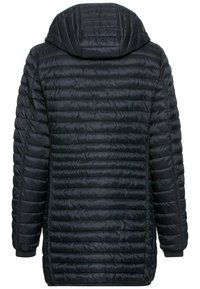 Sort puffjakke med hætte, der har et kviltet design, glat stof og ribbede manchetter. Bagsiden viser en strømlinet silhuet.