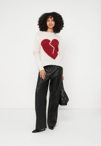 AllSaints LUVHEART CREW - Strickpullover - ecru white/red