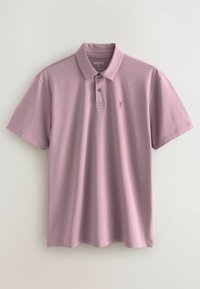 Polo a maniche corte di colore lavanda chiaro. Realizzato in tessuto morbido con colletto classico, placket con due bottoni e ricamo del logo sottile.