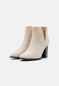 Even&Odd Wide Fit Nilkkurit - off-white