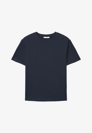 Maglietta a maniche corte blu navy con scollo rotondo, taglio semplice e piccola etichetta bianca all'interno del colletto.