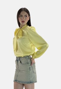 Elara Longsleeve - gelb