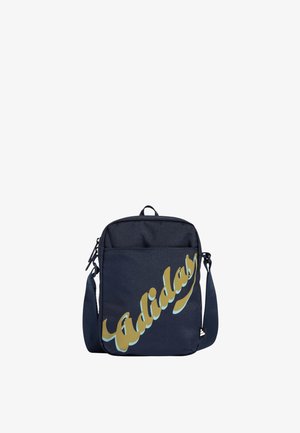 Borsa a tracolla nera con tracolla regolabile e grande logo "adidas" in corsivo giallo e azzurro chiaro sulla tasca frontale.