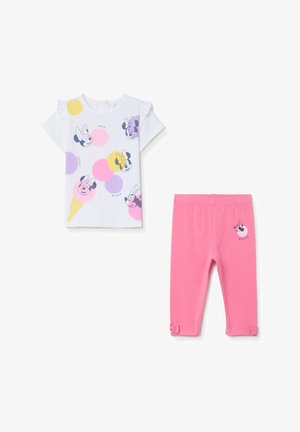 Camiseta blanca de manga corta con volantes, que presenta un diseño de puntos de colores y helados. Leggings rosas con detalles de cordón y gráficos.