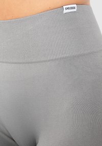 Smilodox SLAYTON SCRUNCH EFFECT LEGGINGS SPORT FITNESS - Leggings - anthrazit