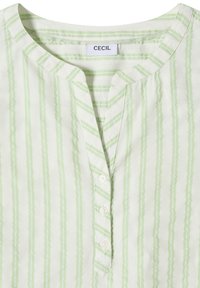 Blouse blanche à rayures verticales vert clair, col rond, quatre boutons blancs sur le devant, étiquette "Cecil" à l’intérieur du col.