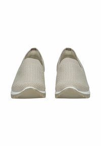 Scarpe slip-on color beige chiaro con tomaia in maglia testurizzata, punta arrotondata e suola in gomma bianca. Design semplice e lineare, adatto per l'abbigliamento casual.