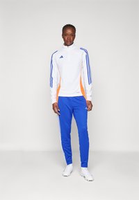 adidas Performance TIRO TRAINING TOP  - Langærmet T-shirt - white/lucid blue/app solar red