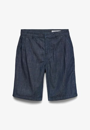 Shorts en denim foncé avec passants pour ceinture, poches latérales, plis à l'avant et fermeture de la taille par bouton.
