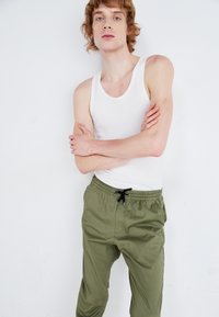 Jack & Jones JJIGORDON JJLANE VEGA - Trousers - deep lichen green