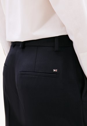 Tommy Hilfiger, TIMELESS WOOL BLEND RELAXED STRAIGHT TROUSERS - Nohavice - dark night navy