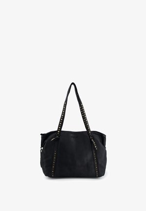 Černá kožená taška přes rameno s hroty na uchy a volným designem. Obsahuje zlaté kovové doplňky a hladký povrch. Na tašce je vytištěno jméno značky "Venezia".