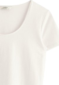 Hvid kortærmet t-shirt med rund halsudskæring. Fremstillet af blødt bomuld, har en glat overflade og ingen synlige mønstre eller detaljer.