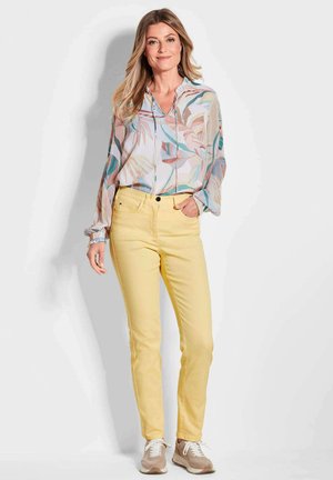 HIGH-STRETCH-BEQUEME - Slim fit jeans - yellow