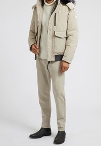Guess Dunjacka - beige