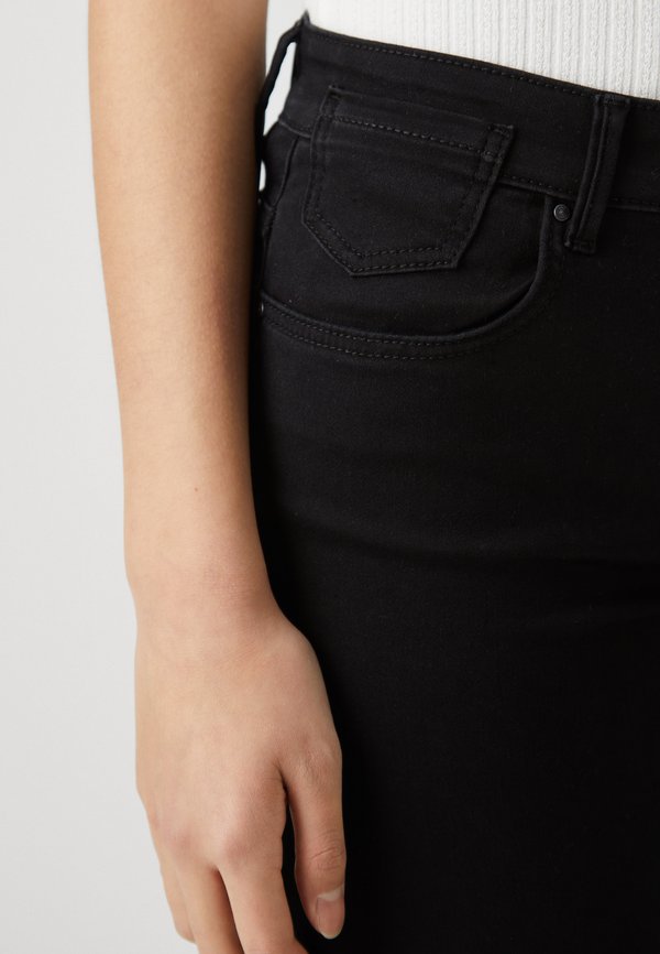 ONLREESE RETRO - Flared Jeans3