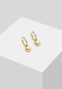 Orecchini a cerchio in oro con un pendente circolare texturizzato e un accento a disco liscio. Il design presenta una finitura lucida e una chiusura sicura.