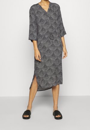 Soaked in Luxury, Robe chemise - mottled black