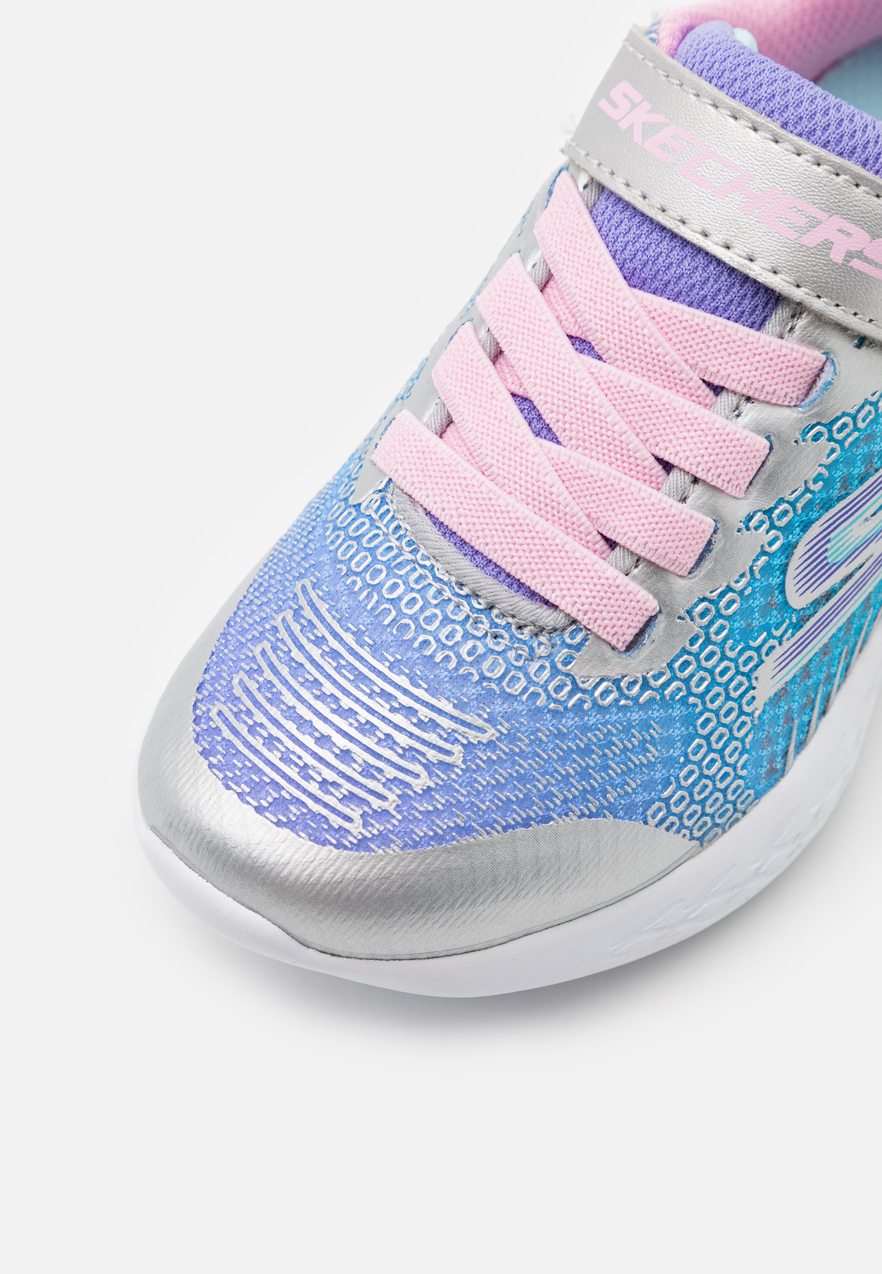 skechers go run 600 silver