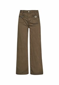 Pantalon marron à jambes larges avec détails en anneaux métalliques sur les poches avant, fermeture par boutons et passants de ceinture à la taille.
