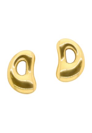 Para błyszczących złotych kolczyków o abstrakcyjnym kształcie, z gładkimi, zaokrąglonymi powierzchniami i otwartymi owalnymi wycięciami w środku.