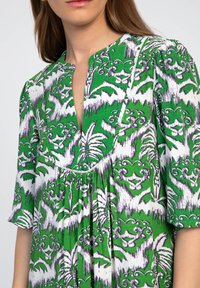 AN'GE MANESSA - Robe de jour - palmita vert