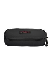 Astuccio rettangolare nero realizzato in tessuto resistente, dotato di chiusura con zip e di una patch con logo sul davanti. Texture liscia.