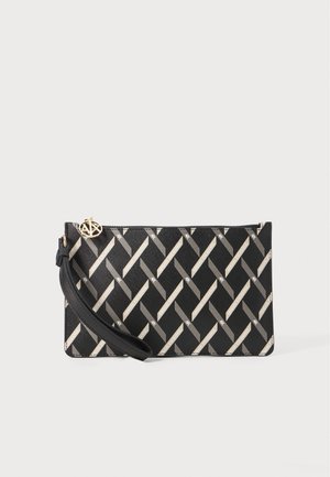 Sort clutch-taske med et geometrisk mønster i grå og hvid. Textureret materiale med en guldaccent og en aftagelig rem.