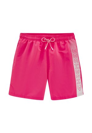 Helle pinke Badeshorts mit weißem Kordelzug und weißem "CHiEMSEE"-Logo auf der rechten Seitenpartie.
