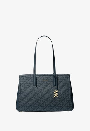 Czarna torba typu tote Michael Kors z monogramem, dwoma długimi uchwytami oraz złotym zawieszonym na jednym z uchwytów ozdobnym elementem MK.