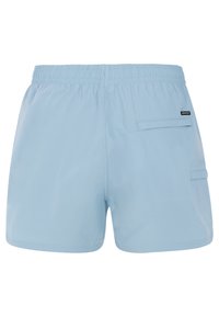 Svetlomodré plavky vyrobené z hladkej látky, s elastickým pásom a jednou bočnou vreckou so šikmým uzáverom.