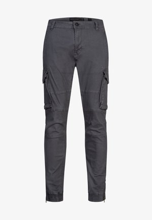 Pantalones cargo grises fabricados en una mezcla de algodón. Las características incluyen bolsillos laterales, pierna tapered, puños elásticos y detalles de costura visibles.