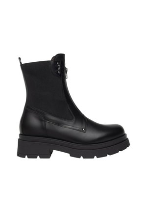 Stivaletto nero con suola spessa, cerniera laterale, pannello elastico e linguetta su sfondo bianco, che mostra il lato esterno.