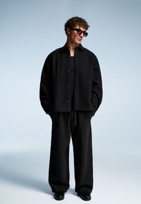 Bershka OVERSHIRT - Ljetna jakna - black