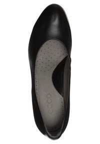 Chaussure slip-on en cuir noir avec un bout arrondi, semelle intérieure texturée comportant de petites perforations et un design minimal.