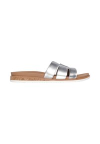 Sandalias de slide metálicas plateadas con tres correas cruzadas, plantilla de corcho y suela de goma blanca. Textura suave y diseño minimalista.