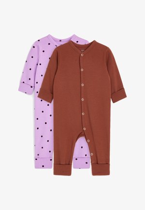Deux bodies pour bébé, un marron uni avec pressions devant, un lavande à pois noirs, tous deux à manches longues avec poignets rabattables.