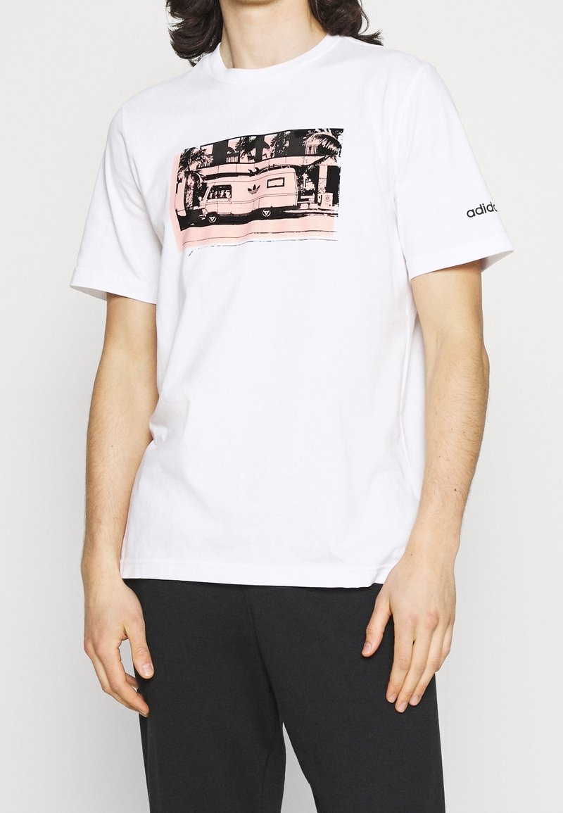 adidas Originals T-shirt med print - white