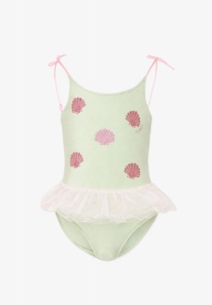 Maillot de bain vert clair pour tout-petit avec des imprimés de coquillages roses, des liens d'épaule roses et une jupe en tulle blanche autour de la taille.