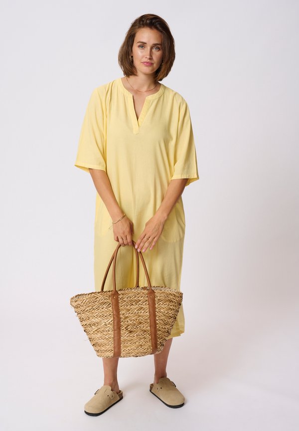 KAMILIA KAFTAN - Freizeitkleid - straw