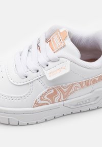 Puma CALI DREAM MARBLE - Tenisky - white/rose gold