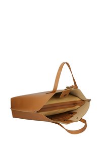 Borsa tote in pelle marrone chiaro con design aperto, tasca interna con zip e una texture liscia. Dotata di manici doppi per una versatilità nel trasporto.