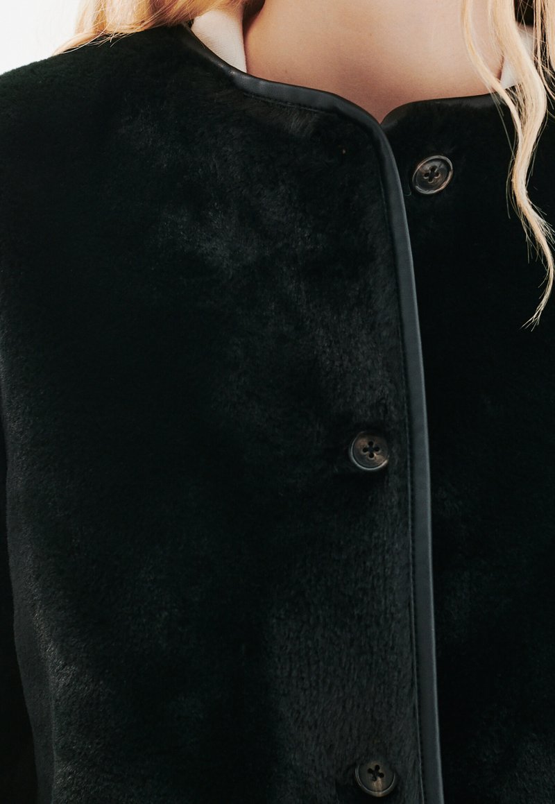 Veste Caroll Noire Taille 36 - Laine Acrylique - Occasion Très Bon état