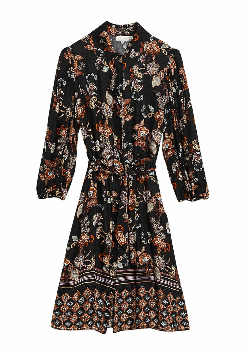 Abito nero con motivi floreali e paisley in arancione, crema e verde. Maniche lunghe con chiusura a bottoni e vita cinchata con una cintura.