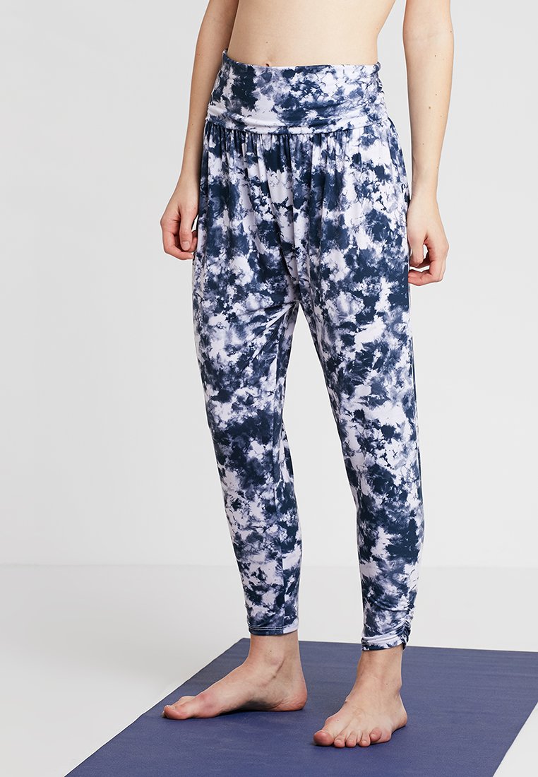 Onzie HAREM PANT Joggebukse white Zalando.no Onzie HAREM PANT Joggebukse white Zalando.no