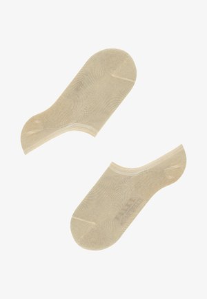 Chaussettes beige, à coupe basse, faites d'un matériau fin et transparent. Elles présentent une texture lisse et des bords doux avec un design simple et discret.