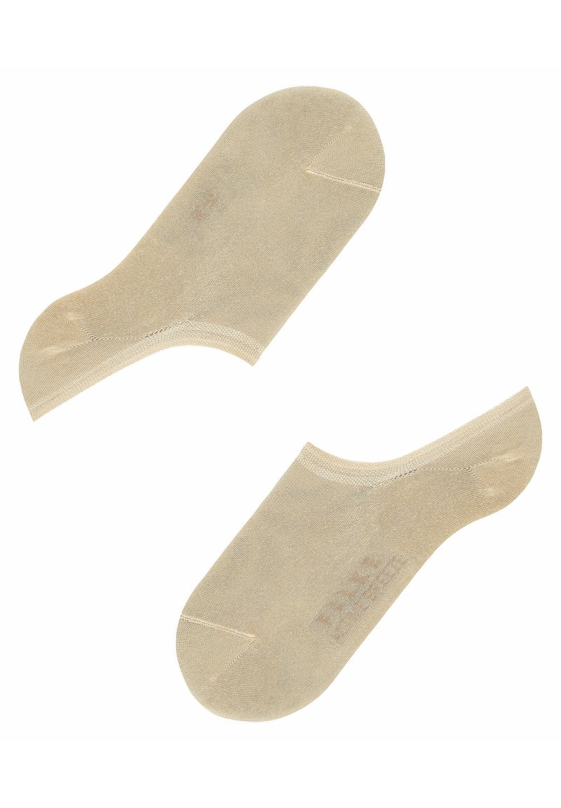 Chaussettes beige, à coupe basse, faites d'un matériau fin et transparent. Elles présentent une texture lisse et des bords doux avec un design simple et discret.