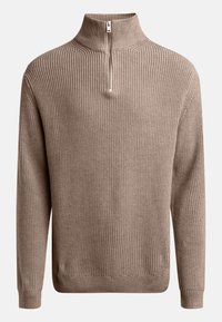 Taupe ribstrikket sweater med lange ærmer og en halv lynlås mock-neck krave.